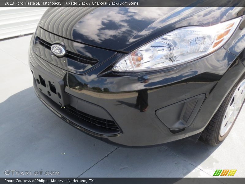 Tuxedo Black / Charcoal Black/Light Stone 2013 Ford Fiesta SE Hatchback