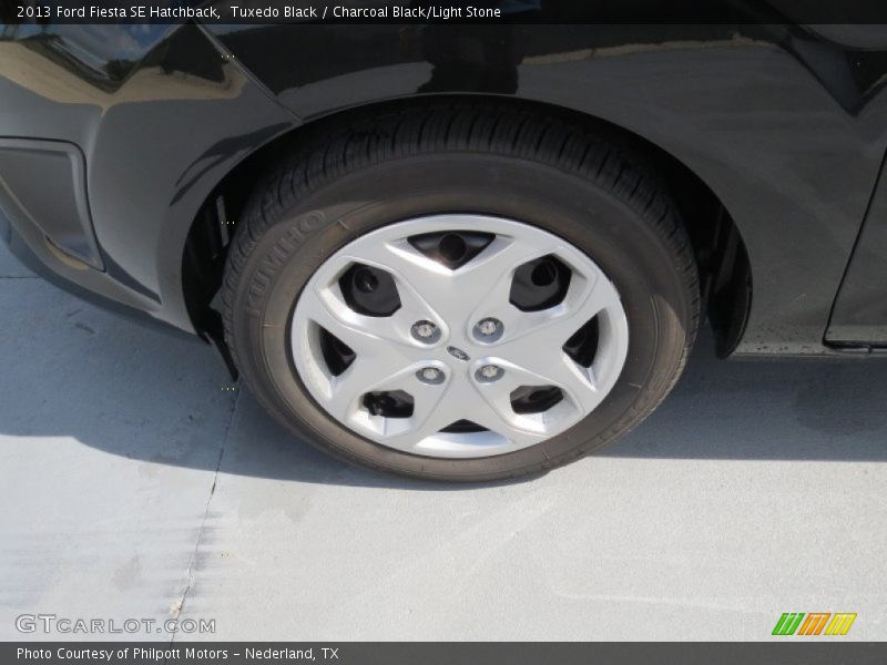 Tuxedo Black / Charcoal Black/Light Stone 2013 Ford Fiesta SE Hatchback