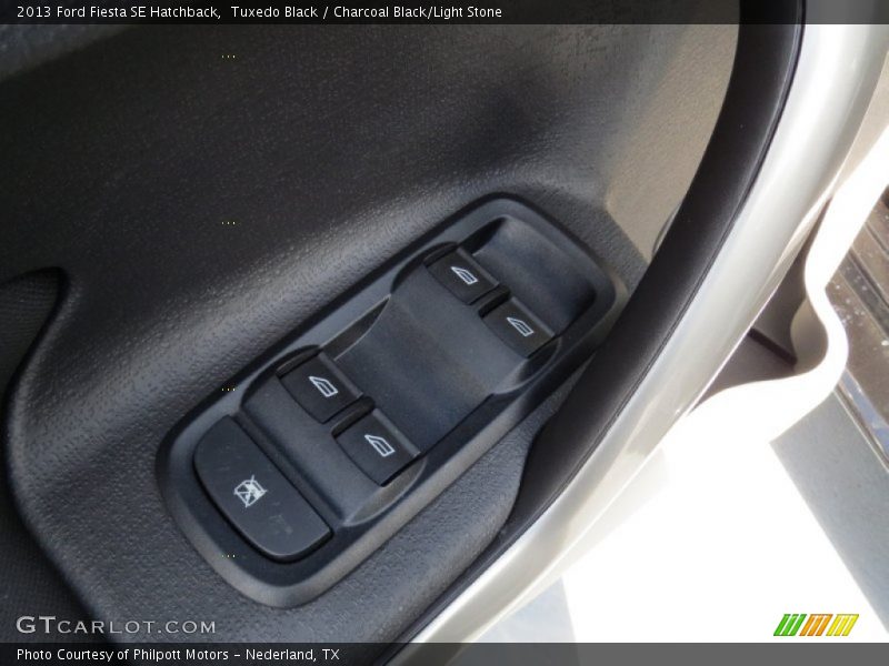 Tuxedo Black / Charcoal Black/Light Stone 2013 Ford Fiesta SE Hatchback