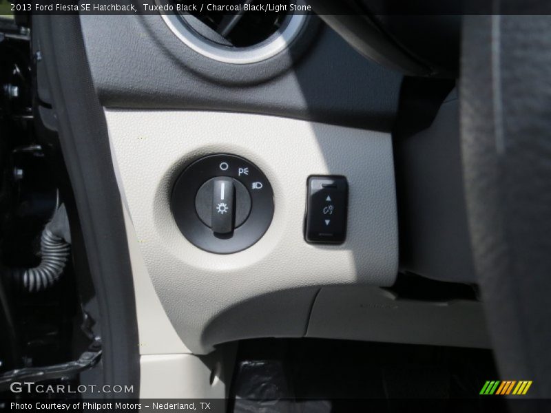 Controls of 2013 Fiesta SE Hatchback