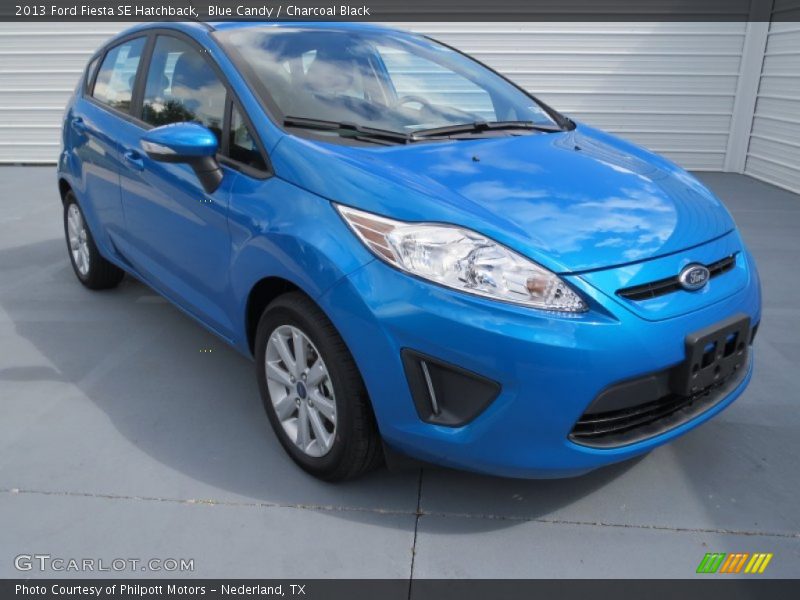 Front 3/4 View of 2013 Fiesta SE Hatchback