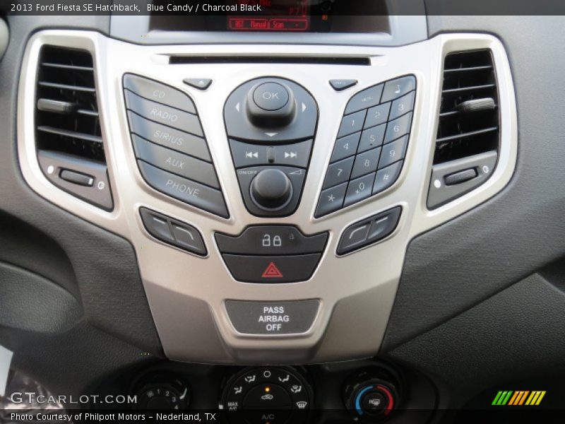 Controls of 2013 Fiesta SE Hatchback