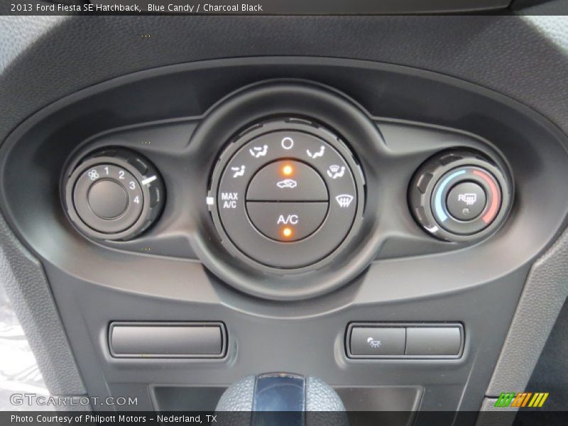 Controls of 2013 Fiesta SE Hatchback