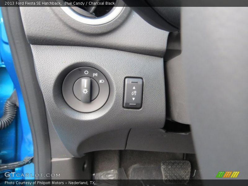 Controls of 2013 Fiesta SE Hatchback