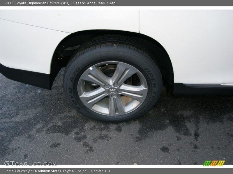 Blizzard White Pearl / Ash 2013 Toyota Highlander Limited 4WD