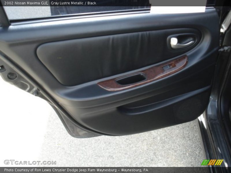 Gray Lustre Metallic / Black 2002 Nissan Maxima GLE