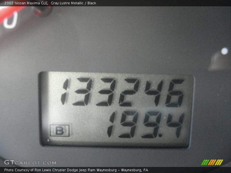 Gray Lustre Metallic / Black 2002 Nissan Maxima GLE