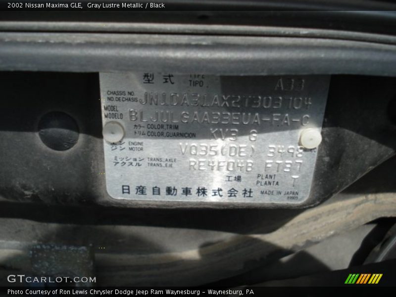 Gray Lustre Metallic / Black 2002 Nissan Maxima GLE