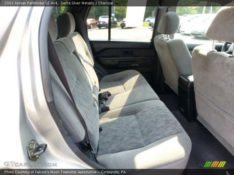 Sierra Silver Metallic / Charcoal 2001 Nissan Pathfinder LE 4x4
