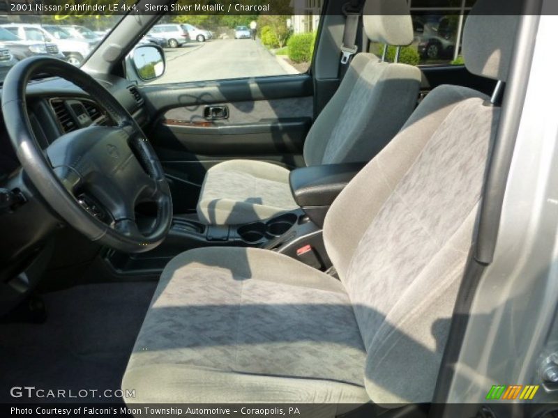 Sierra Silver Metallic / Charcoal 2001 Nissan Pathfinder LE 4x4