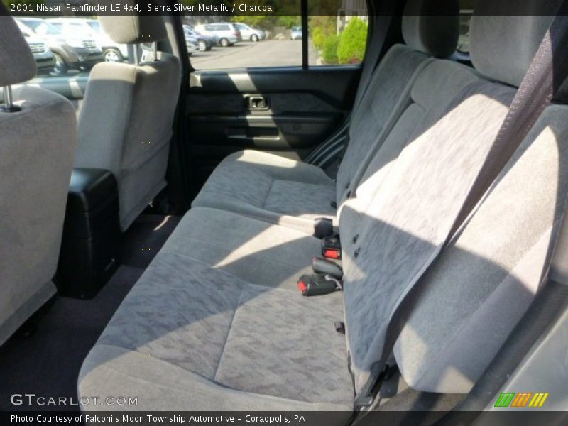 Sierra Silver Metallic / Charcoal 2001 Nissan Pathfinder LE 4x4