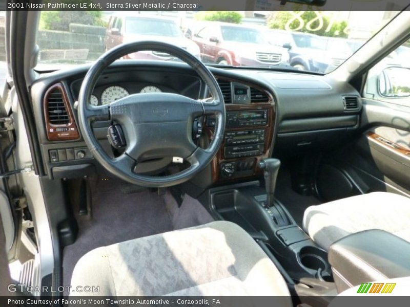 Sierra Silver Metallic / Charcoal 2001 Nissan Pathfinder LE 4x4