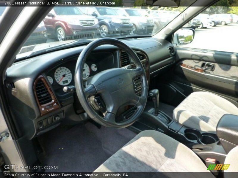 Sierra Silver Metallic / Charcoal 2001 Nissan Pathfinder LE 4x4
