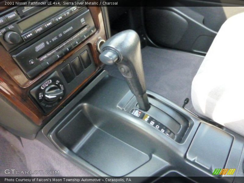Sierra Silver Metallic / Charcoal 2001 Nissan Pathfinder LE 4x4