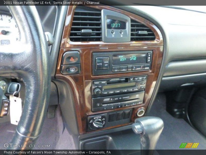 Sierra Silver Metallic / Charcoal 2001 Nissan Pathfinder LE 4x4