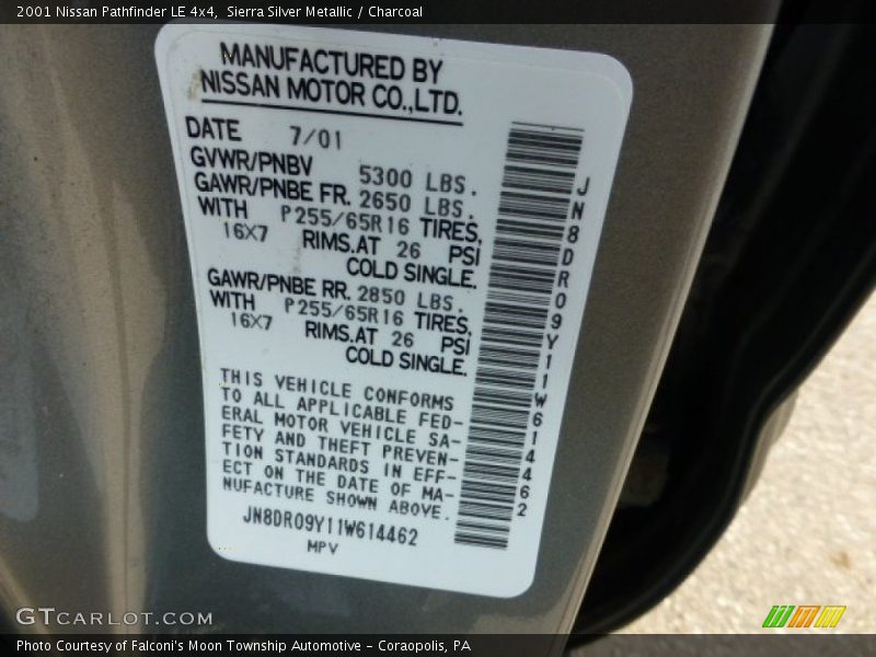 Sierra Silver Metallic / Charcoal 2001 Nissan Pathfinder LE 4x4