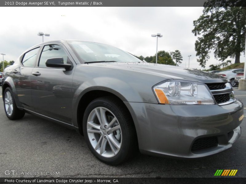 Front 3/4 View of 2013 Avenger SE V6