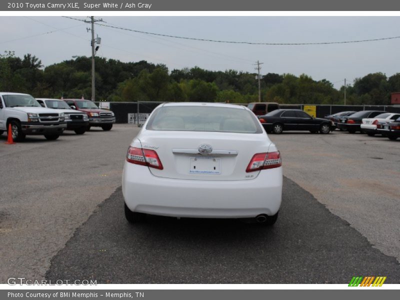 Super White / Ash Gray 2010 Toyota Camry XLE