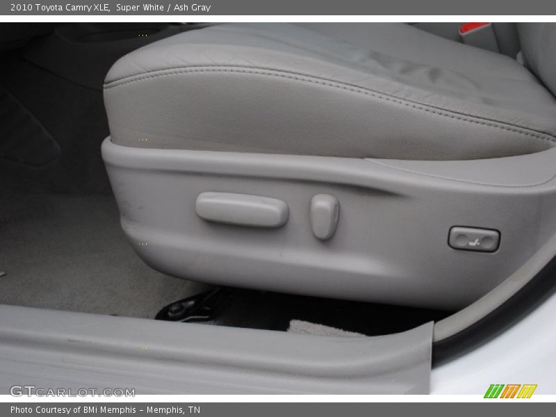 Super White / Ash Gray 2010 Toyota Camry XLE