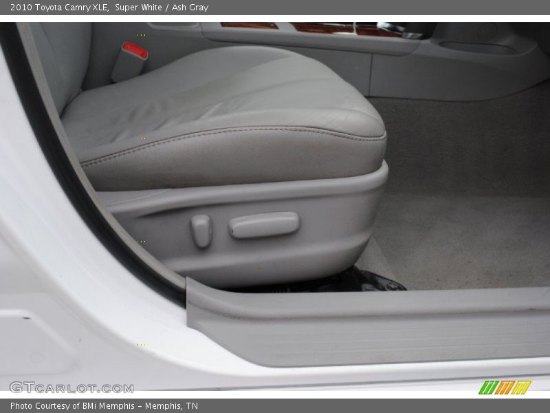 Super White / Ash Gray 2010 Toyota Camry XLE