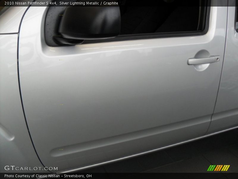 Silver Lightning Metallic / Graphite 2010 Nissan Pathfinder S 4x4