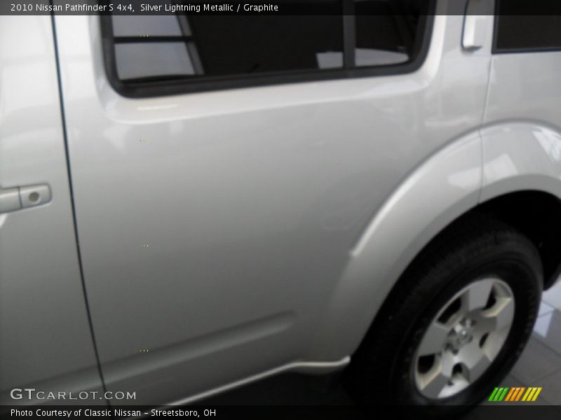 Silver Lightning Metallic / Graphite 2010 Nissan Pathfinder S 4x4