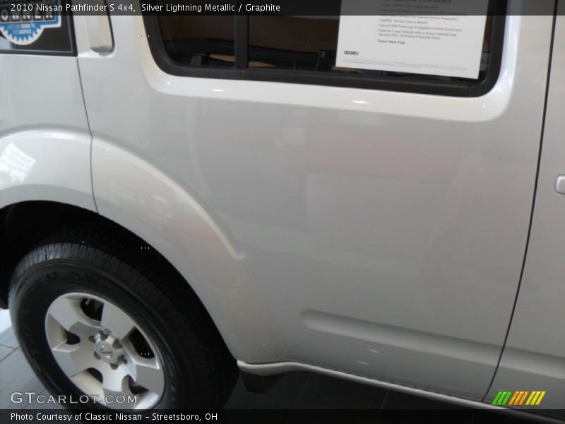 Silver Lightning Metallic / Graphite 2010 Nissan Pathfinder S 4x4
