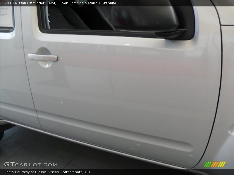 Silver Lightning Metallic / Graphite 2010 Nissan Pathfinder S 4x4
