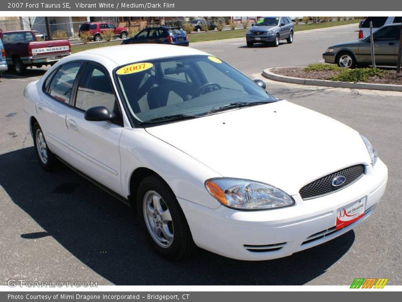 Vibrant White / Medium/Dark Flint 2007 Ford Taurus SE