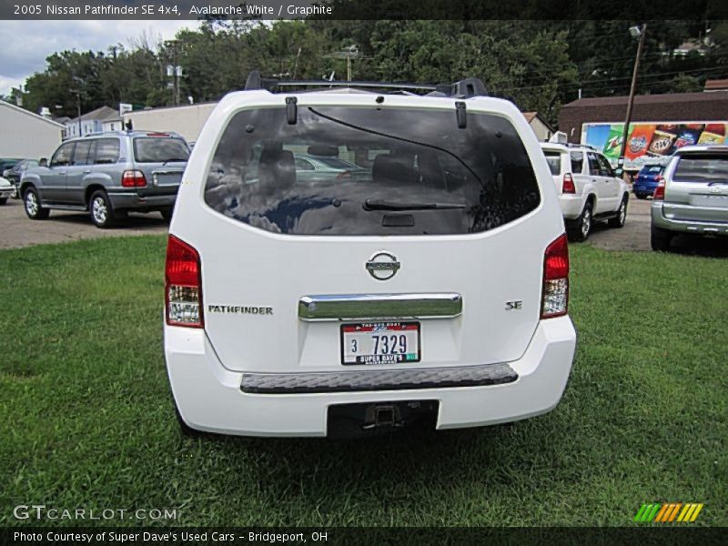 Avalanche White / Graphite 2005 Nissan Pathfinder SE 4x4