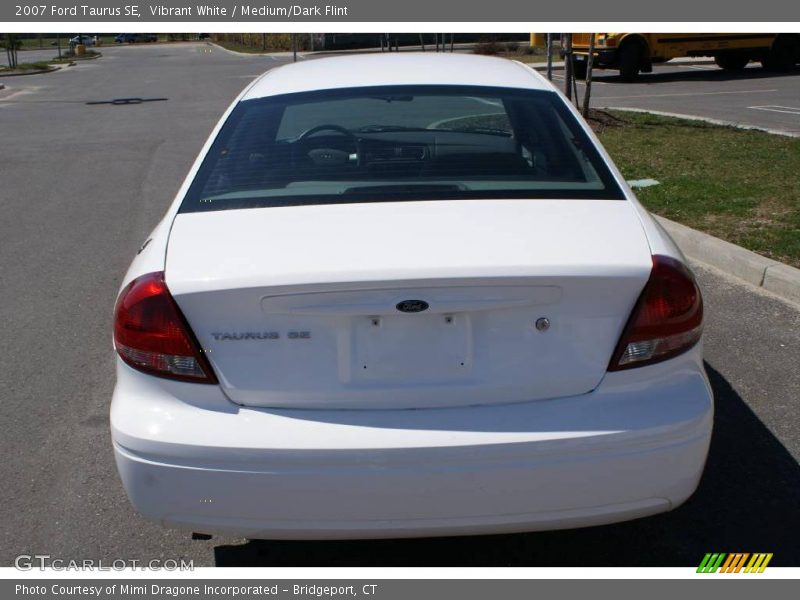 Vibrant White / Medium/Dark Flint 2007 Ford Taurus SE