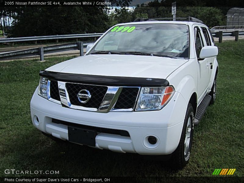 Avalanche White / Graphite 2005 Nissan Pathfinder SE 4x4