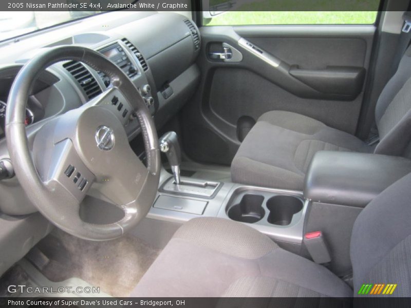 Avalanche White / Graphite 2005 Nissan Pathfinder SE 4x4