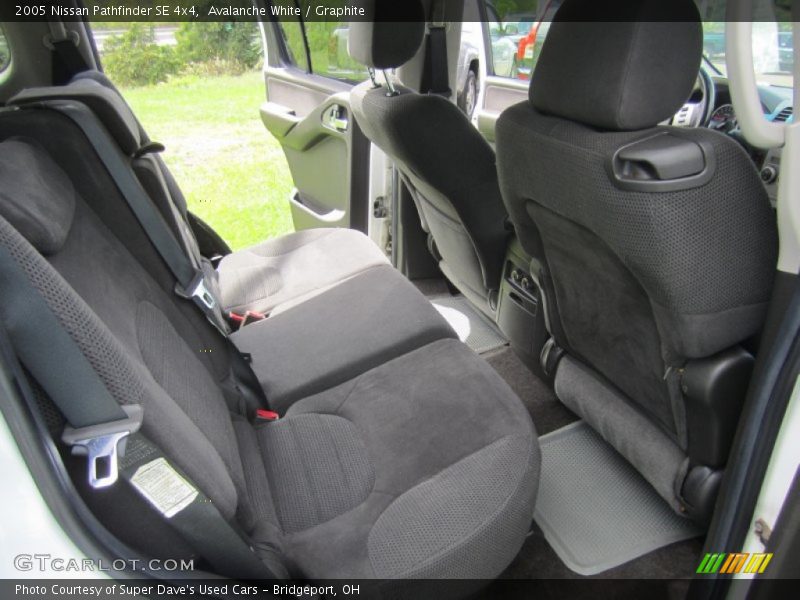 Avalanche White / Graphite 2005 Nissan Pathfinder SE 4x4
