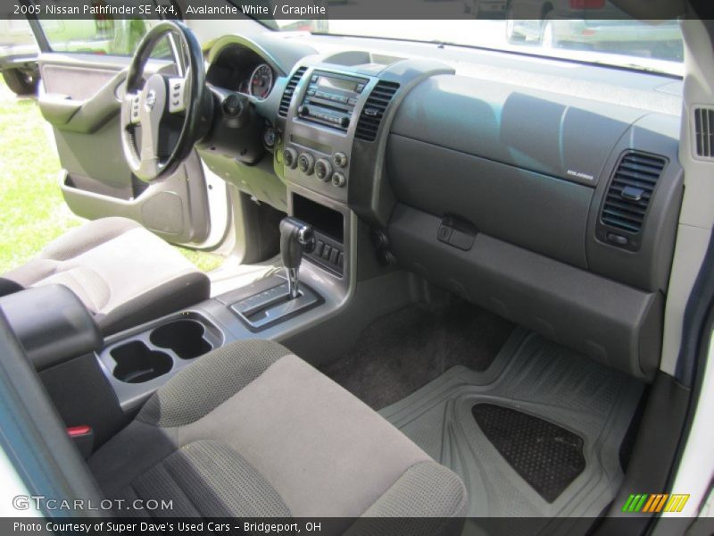 Avalanche White / Graphite 2005 Nissan Pathfinder SE 4x4