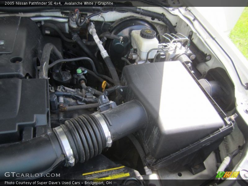 Avalanche White / Graphite 2005 Nissan Pathfinder SE 4x4