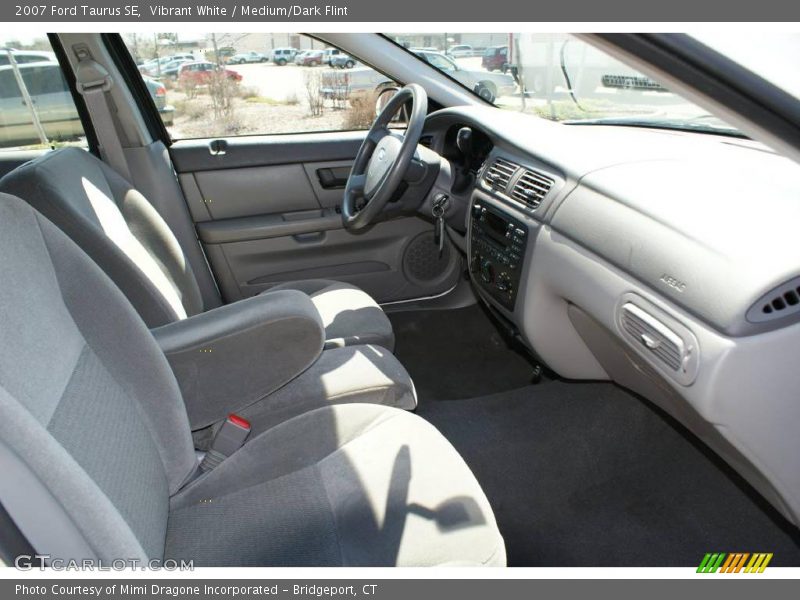 Vibrant White / Medium/Dark Flint 2007 Ford Taurus SE