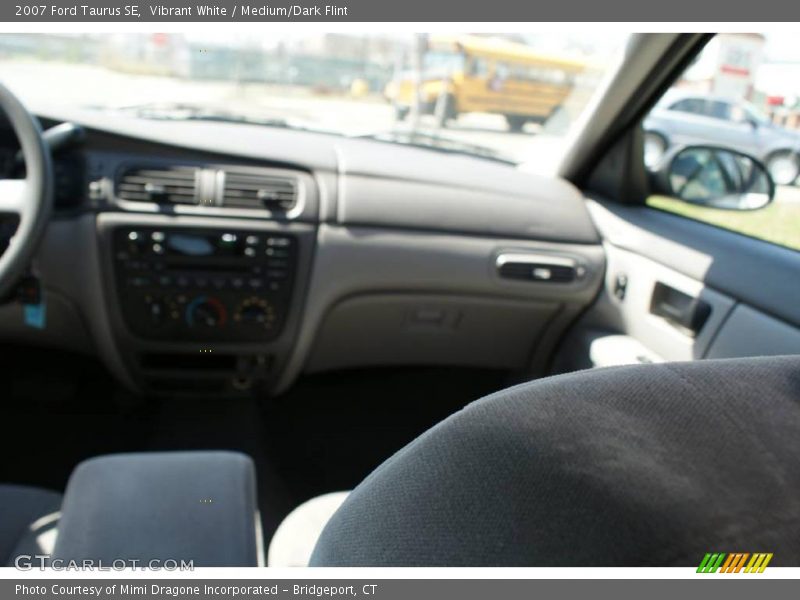 Vibrant White / Medium/Dark Flint 2007 Ford Taurus SE