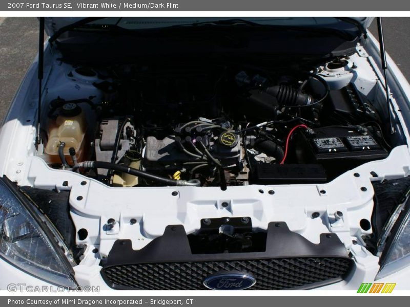 Vibrant White / Medium/Dark Flint 2007 Ford Taurus SE