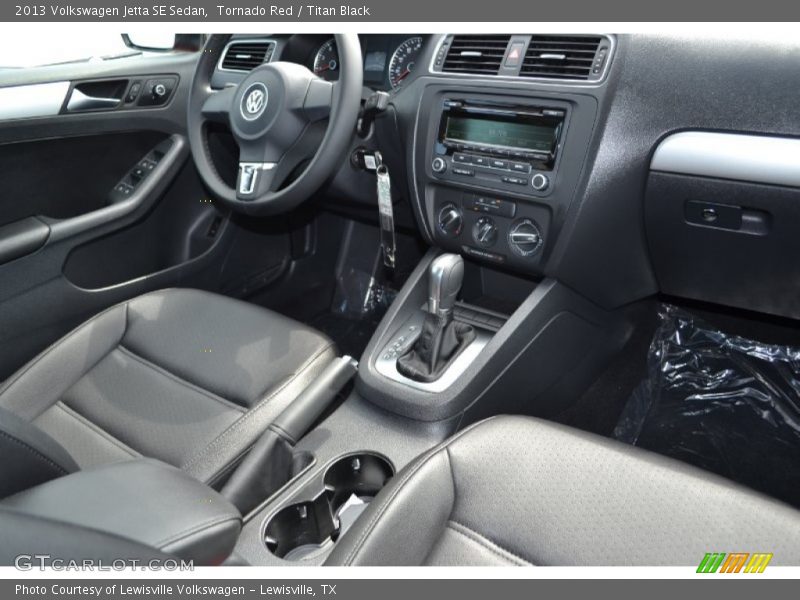 Tornado Red / Titan Black 2013 Volkswagen Jetta SE Sedan