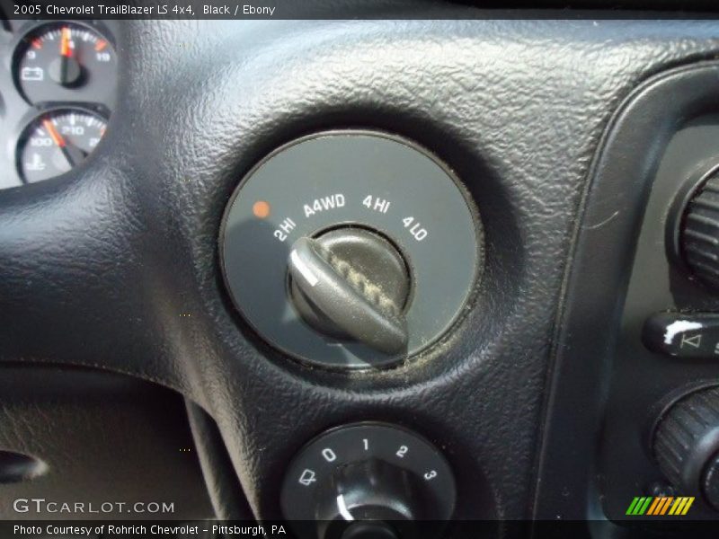 Black / Ebony 2005 Chevrolet TrailBlazer LS 4x4