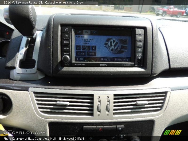 Calla Lilly White / Aero Gray 2010 Volkswagen Routan SE