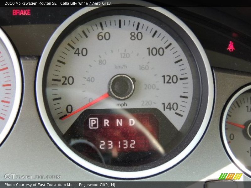 Calla Lilly White / Aero Gray 2010 Volkswagen Routan SE