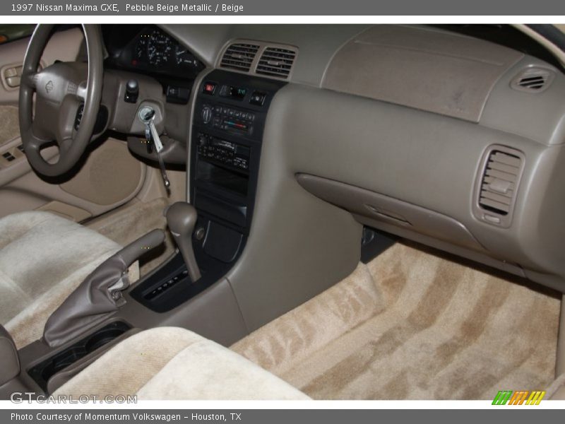 Pebble Beige Metallic / Beige 1997 Nissan Maxima GXE