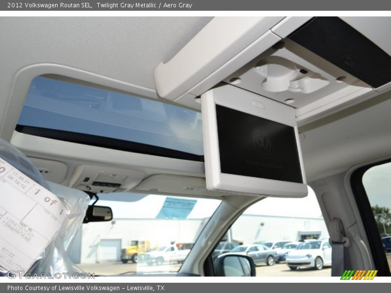 Twilight Gray Metallic / Aero Gray 2012 Volkswagen Routan SEL