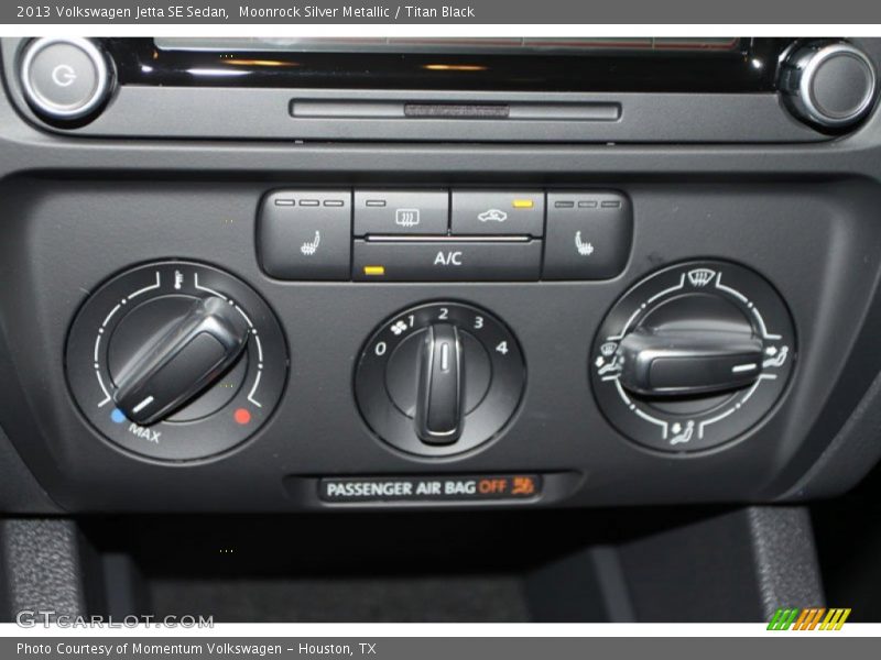 Moonrock Silver Metallic / Titan Black 2013 Volkswagen Jetta SE Sedan