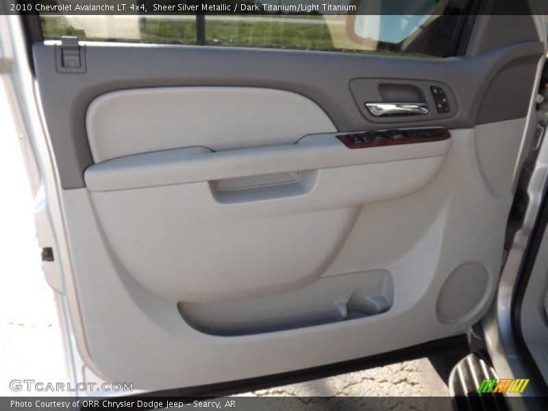 Sheer Silver Metallic / Dark Titanium/Light Titanium 2010 Chevrolet Avalanche LT 4x4