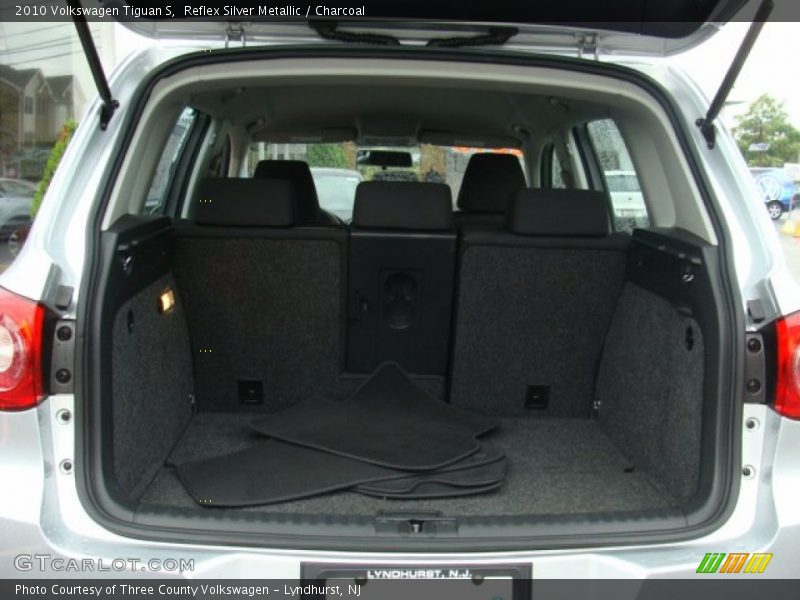 Reflex Silver Metallic / Charcoal 2010 Volkswagen Tiguan S