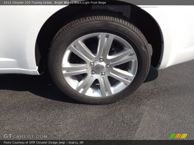 Bright White / Black/Light Frost Beige 2013 Chrysler 200 Touring Sedan