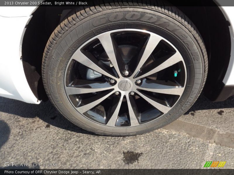 Bright White / Black 2013 Chrysler 200 S Sedan